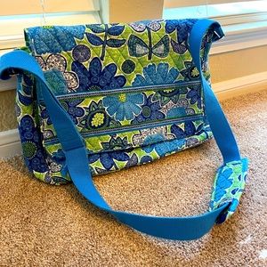 Vera Bradley women’s laptop messenger book-bag. Flowers- green and blue